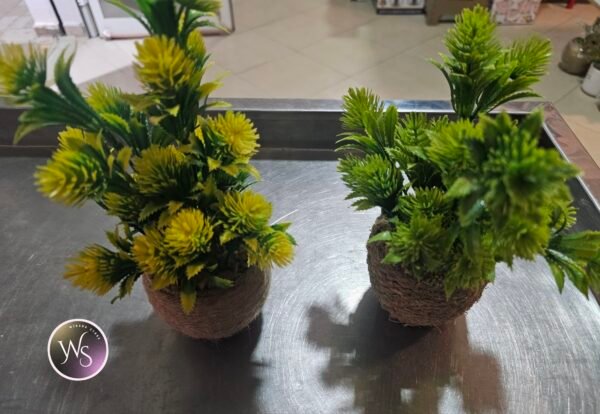 مزهرية من الزهور الاصطناعية