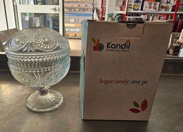 وعاء زجاجي بالغطاء